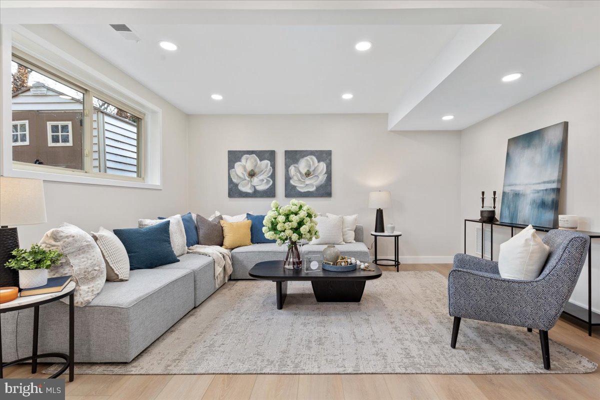 123 HILLSDALE DR, STERLING, Virginia 20164, 4 Bedrooms Bedrooms, ,2 BathroomsBathrooms,Residential,For sale,123 HILLSDALE DR,VALO2113546 MLS # VALO2113546