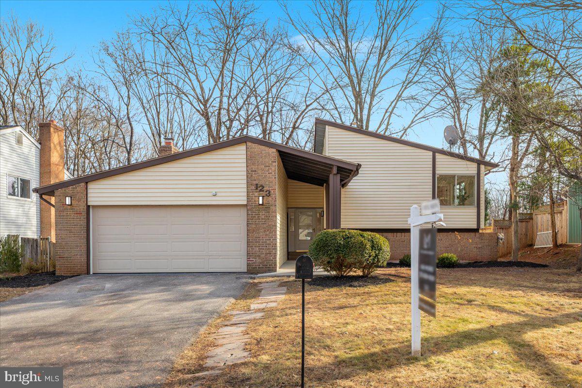 123 HILLSDALE DR, STERLING, Virginia 20164, 4 Bedrooms Bedrooms, ,2 BathroomsBathrooms,Residential,For sale,123 HILLSDALE DR,VALO2113546 MLS # VALO2113546