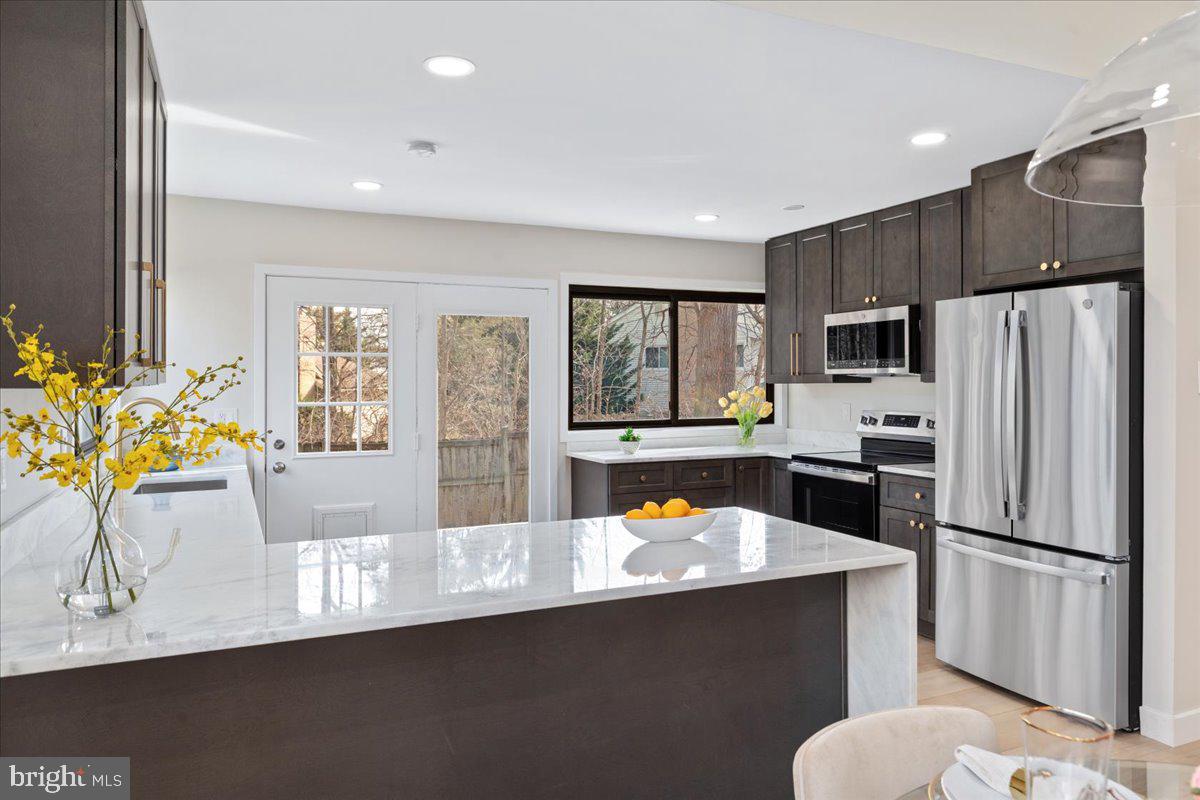 123 HILLSDALE DR, STERLING, Virginia 20164, 4 Bedrooms Bedrooms, ,2 BathroomsBathrooms,Residential,For sale,123 HILLSDALE DR,VALO2113546 MLS # VALO2113546