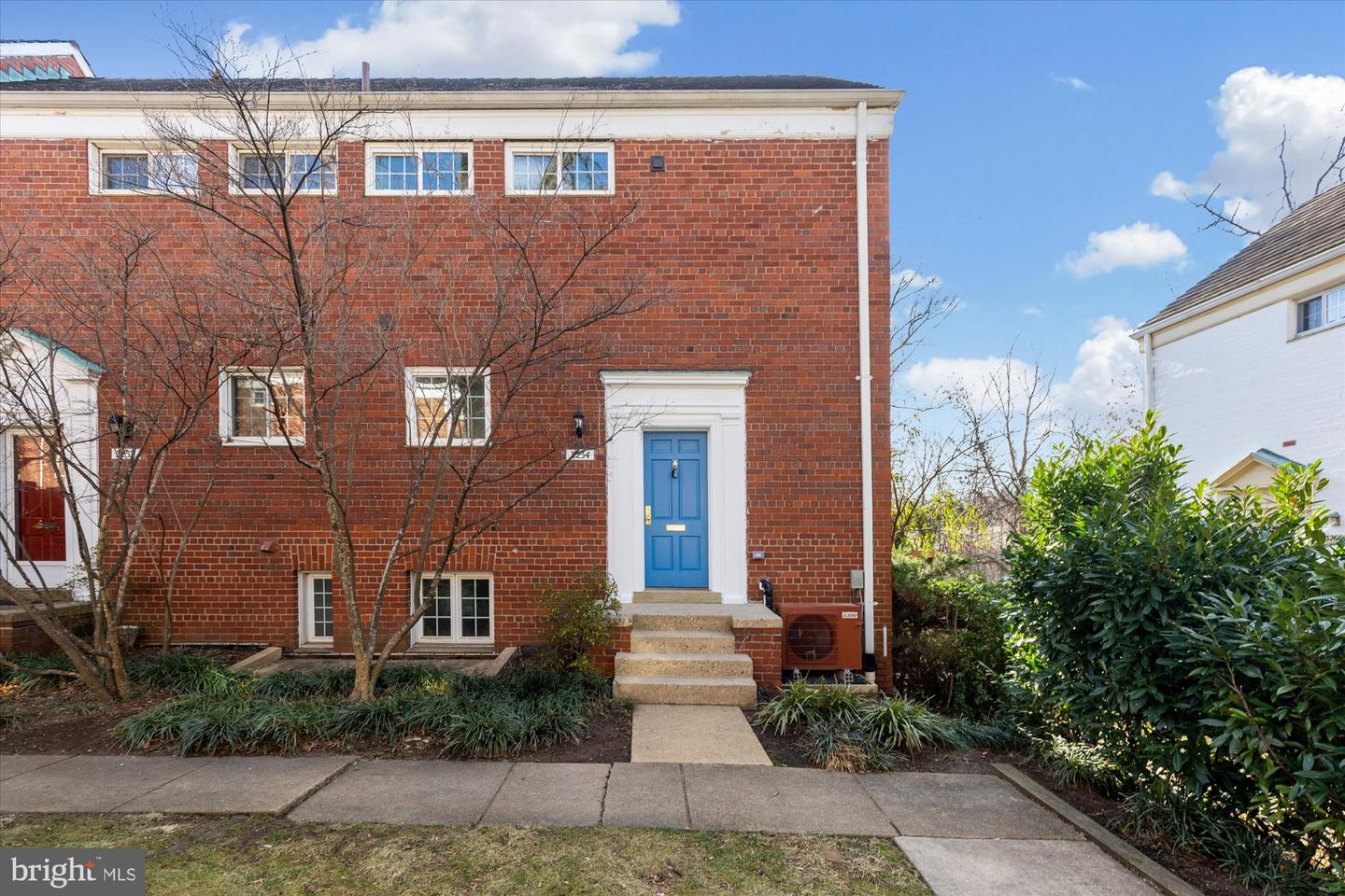 3254 GUNSTON RD, ALEXANDRIA, Virginia 22302, 2 Bedrooms Bedrooms, ,1 BathroomBathrooms,Residential,For sale,3254 GUNSTON RD,VAAX2052992 MLS # VAAX2052992