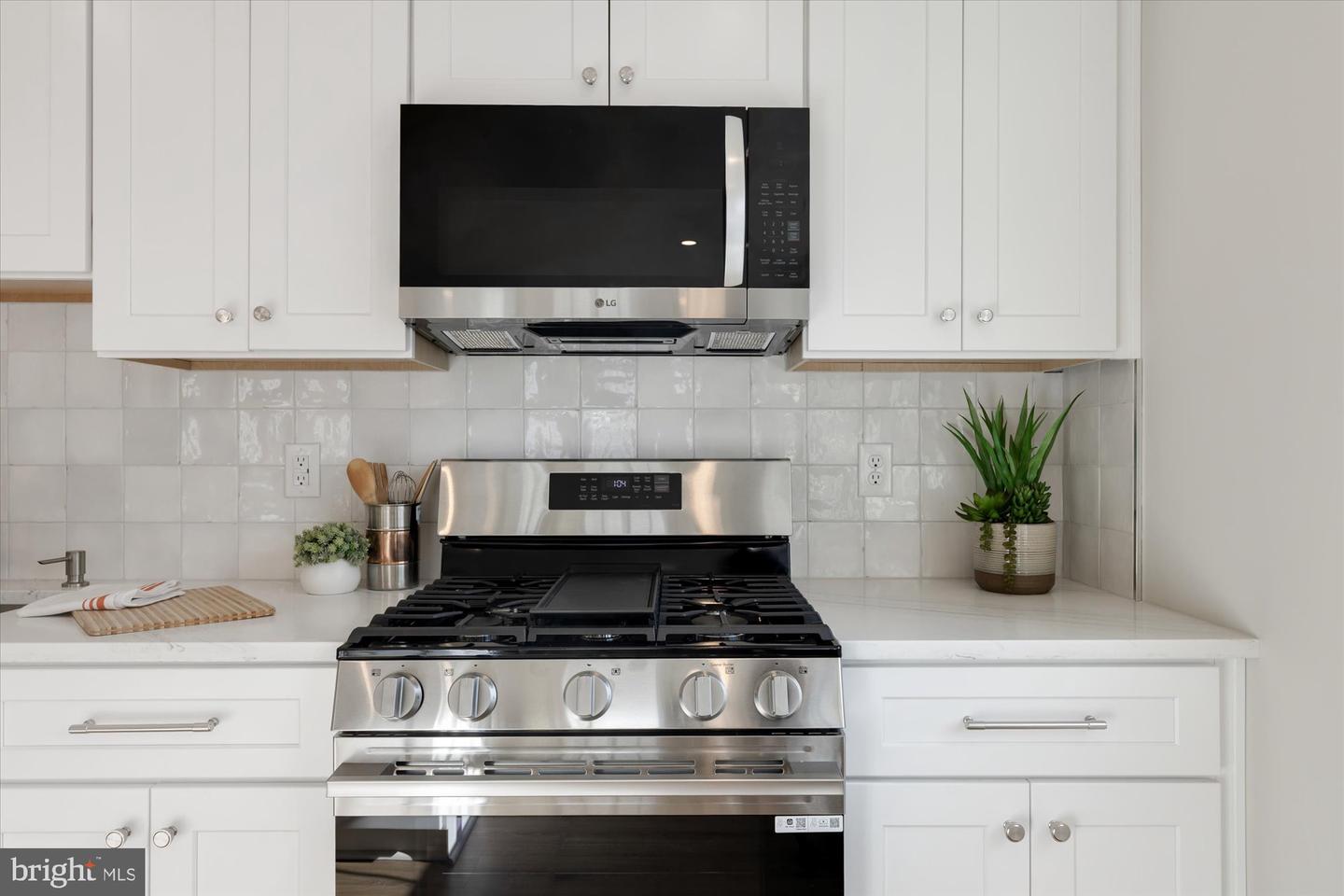 3254 GUNSTON RD, ALEXANDRIA, Virginia 22302, 2 Bedrooms Bedrooms, ,1 BathroomBathrooms,Residential,For sale,3254 GUNSTON RD,VAAX2052992 MLS # VAAX2052992