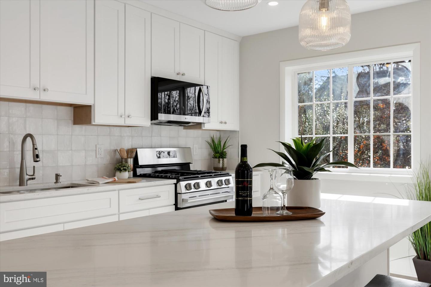 3254 GUNSTON RD, ALEXANDRIA, Virginia 22302, 2 Bedrooms Bedrooms, ,1 BathroomBathrooms,Residential,For sale,3254 GUNSTON RD,VAAX2052992 MLS # VAAX2052992