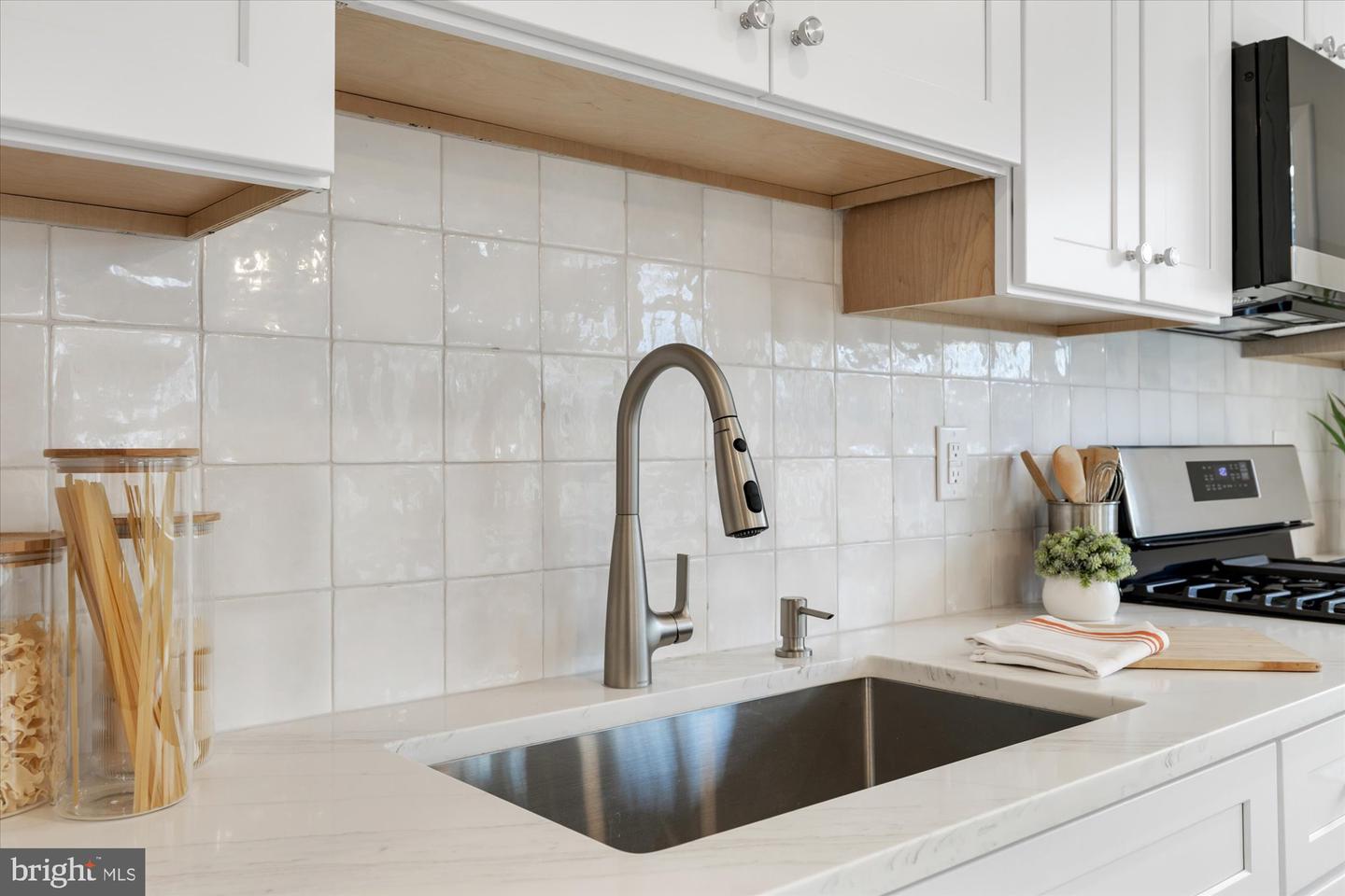 3254 GUNSTON RD, ALEXANDRIA, Virginia 22302, 2 Bedrooms Bedrooms, ,1 BathroomBathrooms,Residential,For sale,3254 GUNSTON RD,VAAX2052992 MLS # VAAX2052992