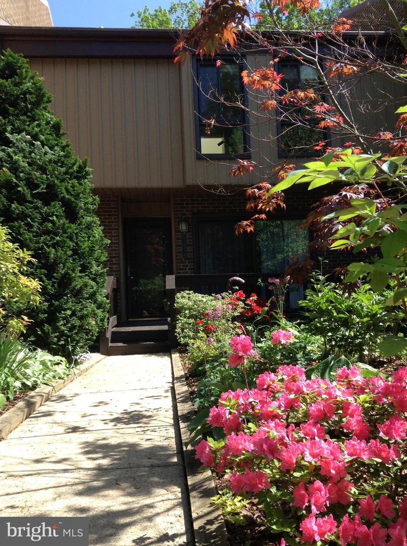 11854 S LAKES CT, RESTON, Virginia 20191, 3 Bedrooms Bedrooms, ,2 BathroomsBathrooms,Residential,For sale,11854 S LAKES CT,VAFX2284898 MLS # VAFX2284898