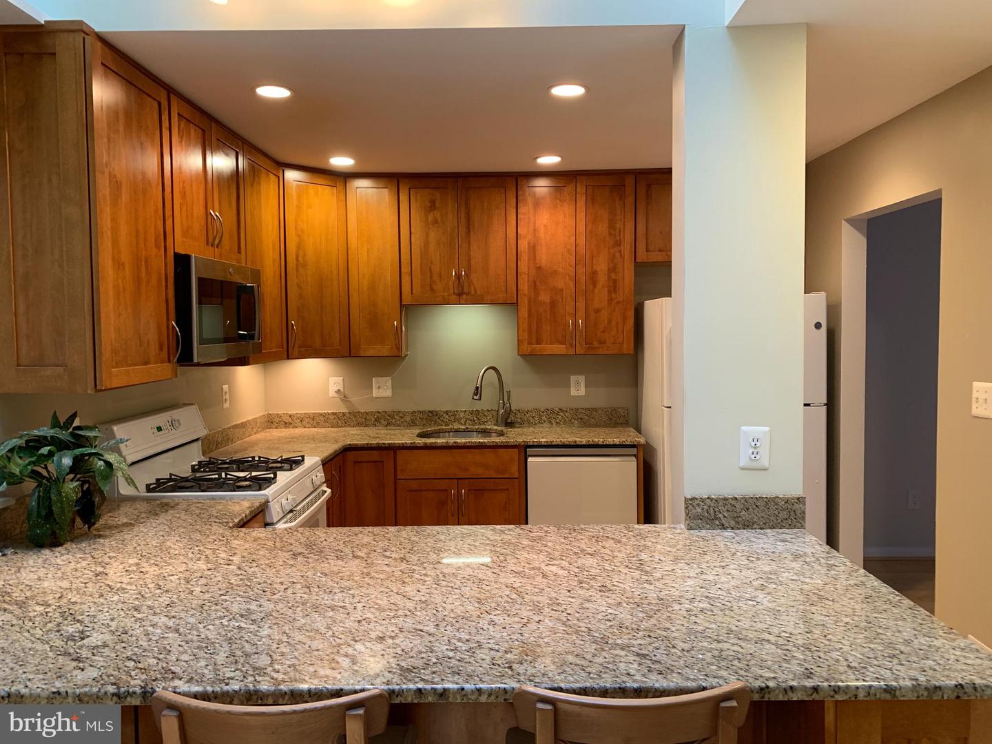 11854 S LAKES CT, RESTON, Virginia 20191, 3 Bedrooms Bedrooms, ,2 BathroomsBathrooms,Residential,For sale,11854 S LAKES CT,VAFX2284898 MLS # VAFX2284898