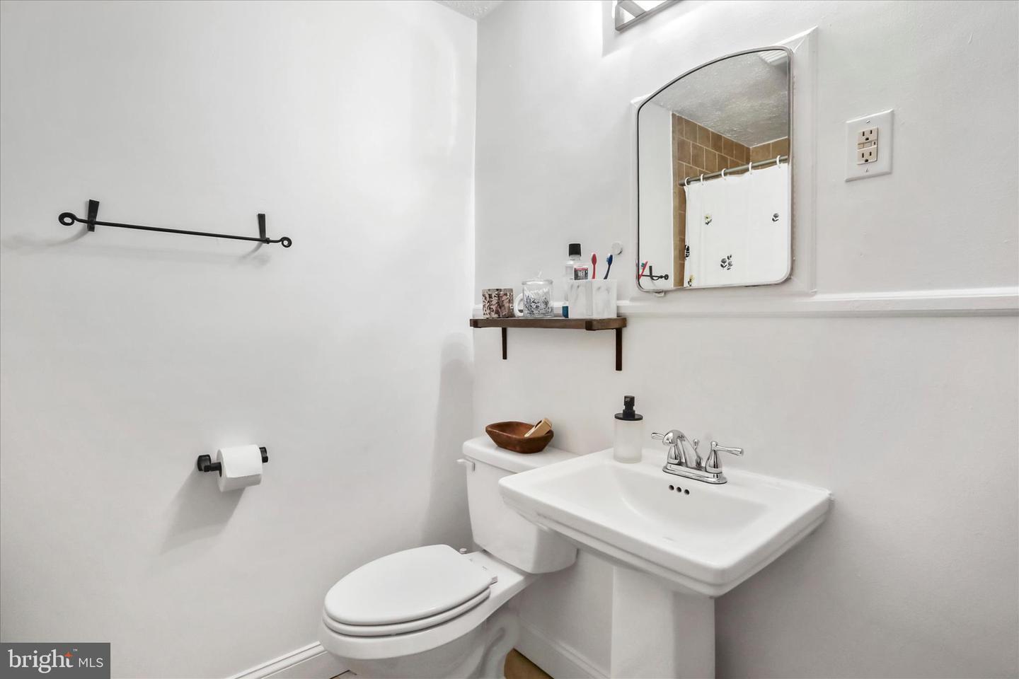 414 VIRGINIA AVE, FRONT ROYAL, Virginia 22630, 3 Bedrooms Bedrooms, ,2 BathroomsBathrooms,Residential,For sale,414 VIRGINIA AVE,VAWR2013084 MLS # VAWR2013084