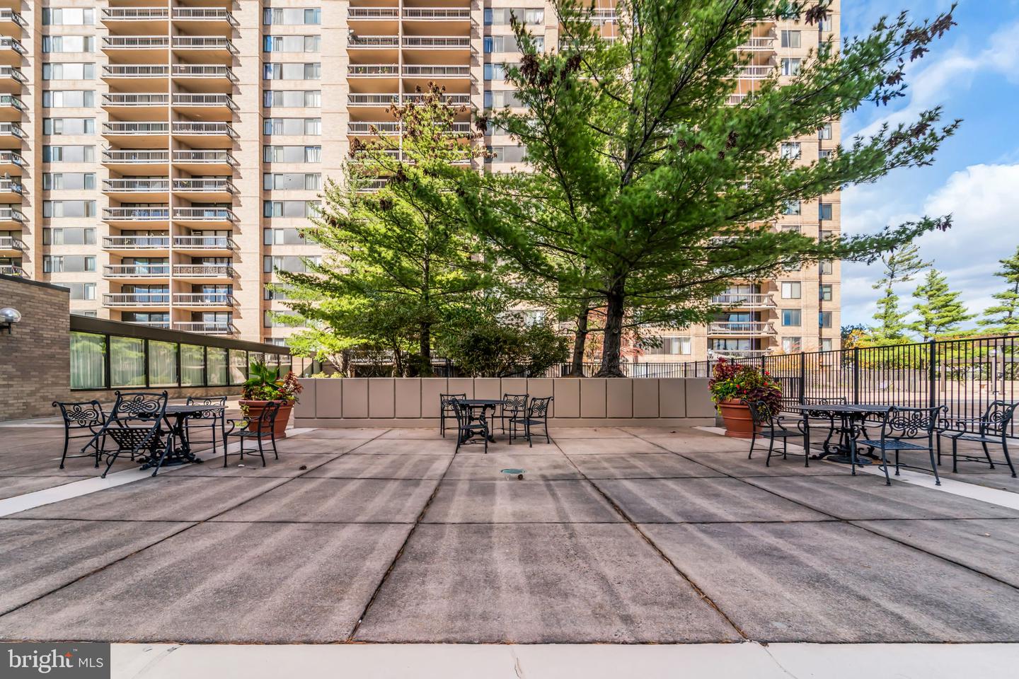 3705 S GEORGE MASON DR #1714S, FALLS CHURCH, Virginia 22041, 2 Bedrooms Bedrooms, ,2 BathroomsBathrooms,Residential,For sale,3705 S GEORGE MASON DR #1714S,VAFX2284990 MLS # VAFX2284990