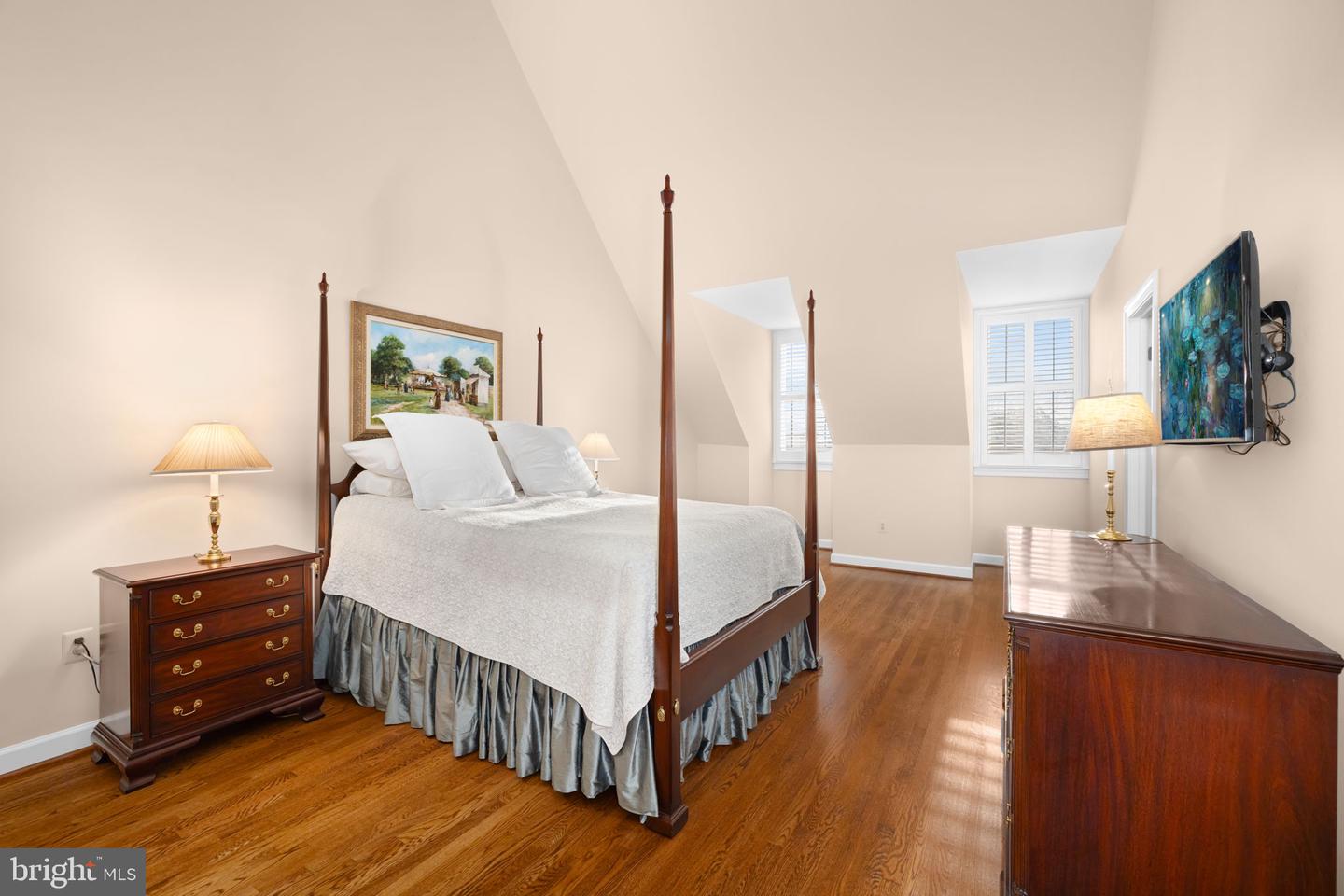 1502 HAMPTON HILL CIR, MCLEAN, Virginia 22101, 3 Bedrooms Bedrooms, ,3 BathroomsBathrooms,Residential,For sale,1502 HAMPTON HILL CIR,VAFX2285024 MLS # VAFX2285024