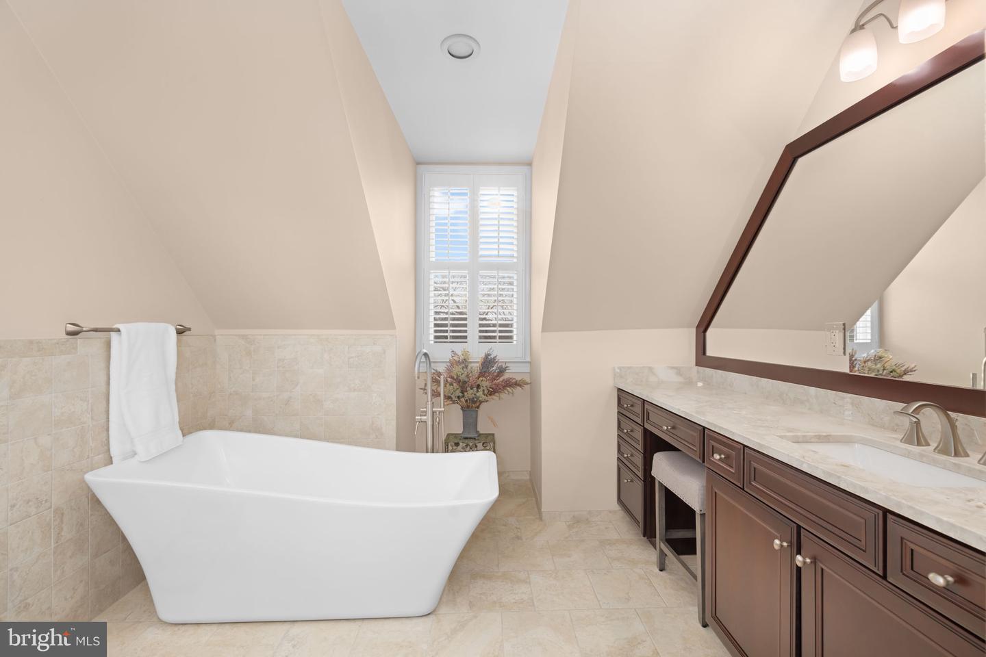 1502 HAMPTON HILL CIR, MCLEAN, Virginia 22101, 3 Bedrooms Bedrooms, ,3 BathroomsBathrooms,Residential,For sale,1502 HAMPTON HILL CIR,VAFX2285024 MLS # VAFX2285024