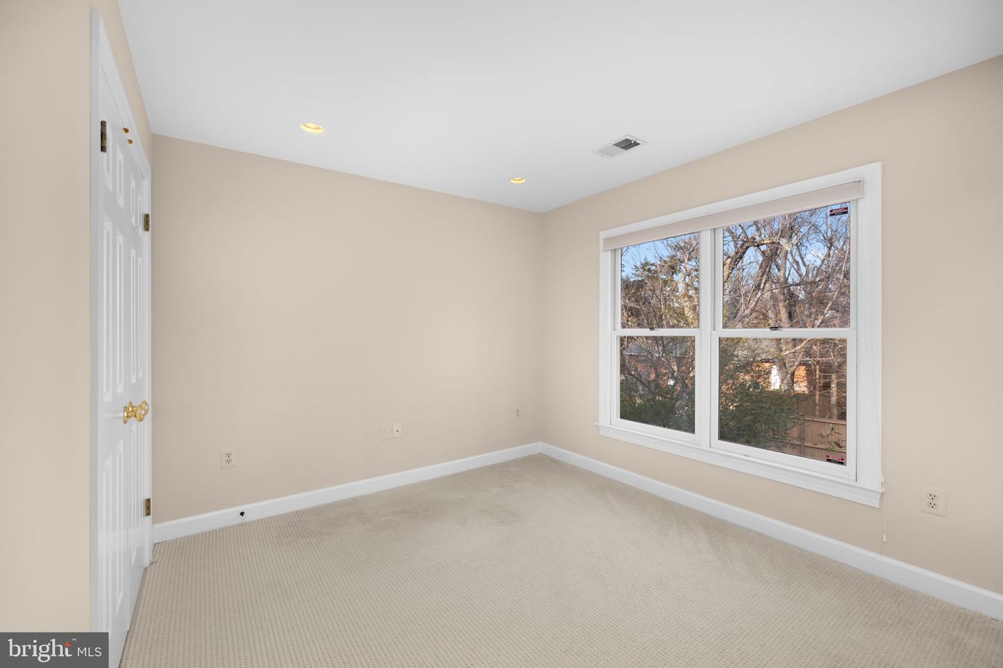 1502 HAMPTON HILL CIR, MCLEAN, Virginia 22101, 3 Bedrooms Bedrooms, ,3 BathroomsBathrooms,Residential,For sale,1502 HAMPTON HILL CIR,VAFX2285024 MLS # VAFX2285024