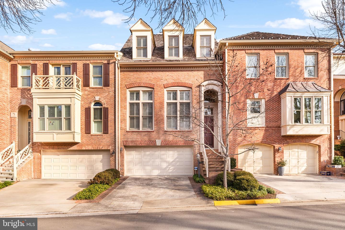 1502 HAMPTON HILL CIR, MCLEAN, Virginia 22101, 3 Bedrooms Bedrooms, ,3 BathroomsBathrooms,Residential,For sale,1502 HAMPTON HILL CIR,VAFX2285024 MLS # VAFX2285024