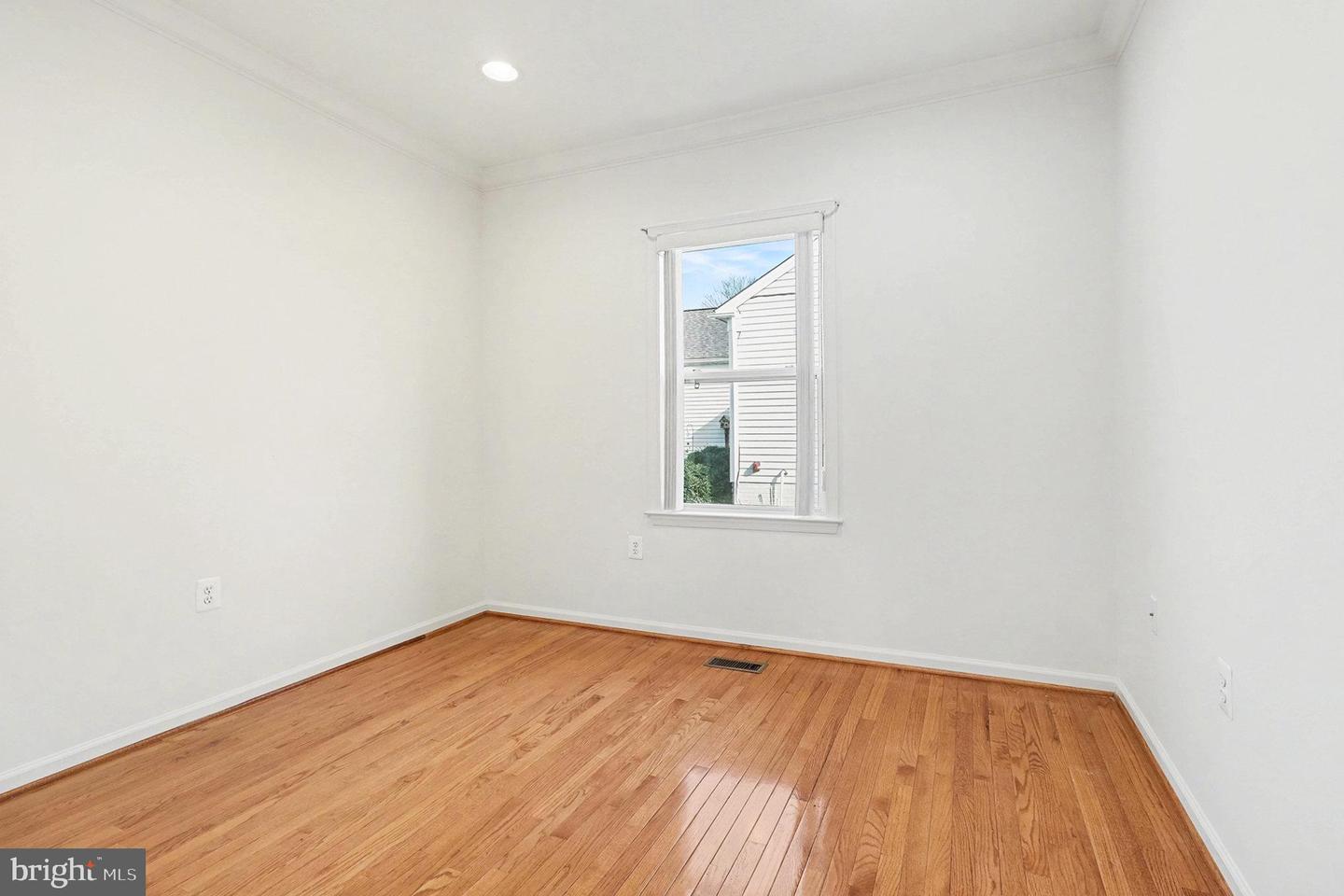 11 CARSON DR, FREDERICKSBURG, Virginia 22406, 3 Bedrooms Bedrooms, 13 Rooms Rooms,3 BathroomsBathrooms,Residential,For sale,11 CARSON DR,VAST2045138 MLS # VAST2045138