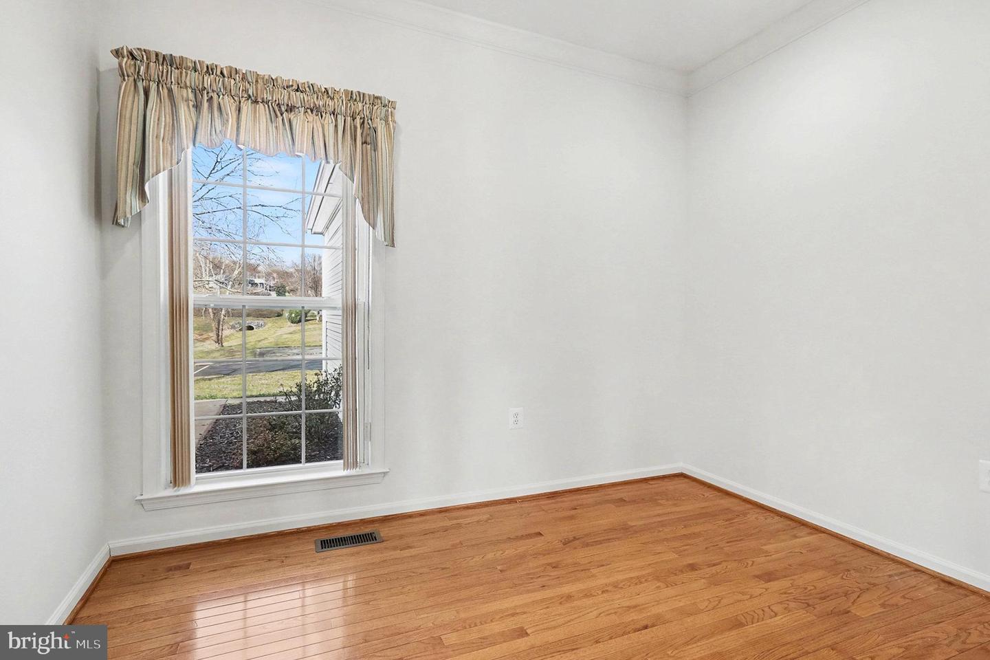 11 CARSON DR, FREDERICKSBURG, Virginia 22406, 3 Bedrooms Bedrooms, 13 Rooms Rooms,3 BathroomsBathrooms,Residential,For sale,11 CARSON DR,VAST2045138 MLS # VAST2045138