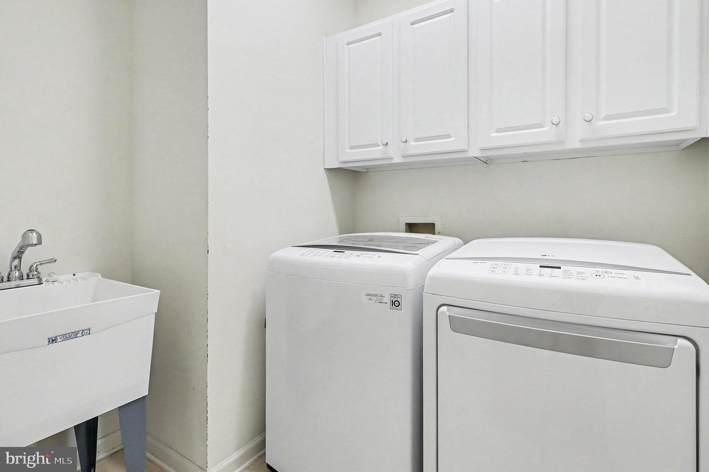 11 CARSON DR, FREDERICKSBURG, Virginia 22406, 3 Bedrooms Bedrooms, 13 Rooms Rooms,3 BathroomsBathrooms,Residential,For sale,11 CARSON DR,VAST2045138 MLS # VAST2045138