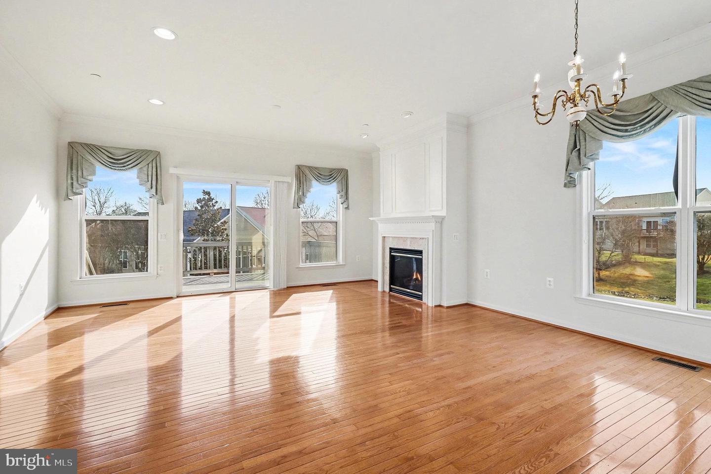 11 CARSON DR, FREDERICKSBURG, Virginia 22406, 3 Bedrooms Bedrooms, 13 Rooms Rooms,3 BathroomsBathrooms,Residential,For sale,11 CARSON DR,VAST2045138 MLS # VAST2045138