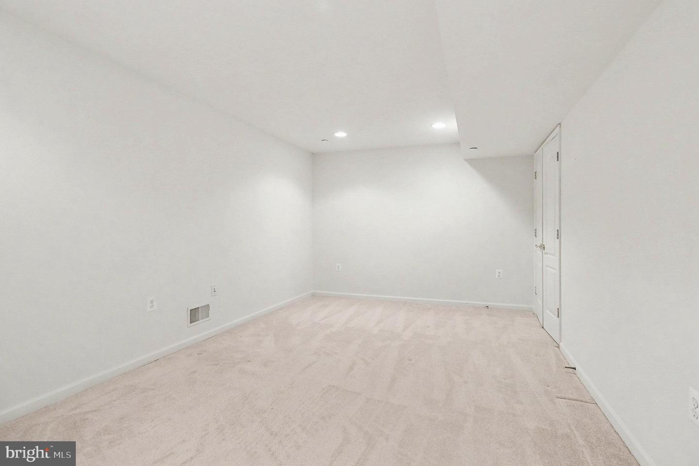 11 CARSON DR, FREDERICKSBURG, Virginia 22406, 3 Bedrooms Bedrooms, 13 Rooms Rooms,3 BathroomsBathrooms,Residential,For sale,11 CARSON DR,VAST2045138 MLS # VAST2045138