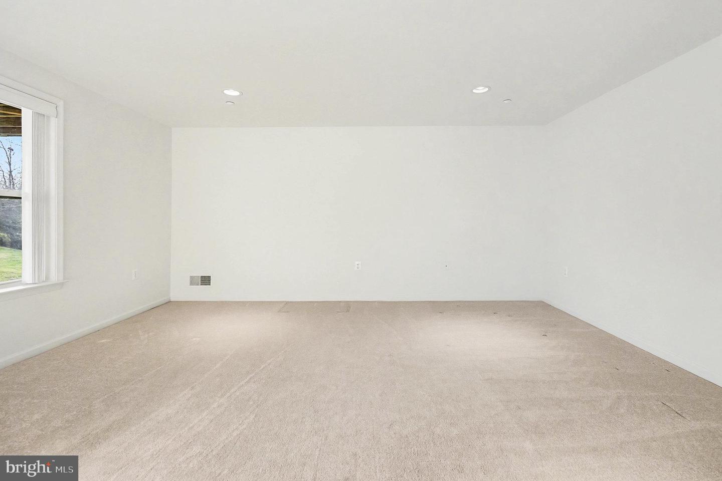 11 CARSON DR, FREDERICKSBURG, Virginia 22406, 3 Bedrooms Bedrooms, 13 Rooms Rooms,3 BathroomsBathrooms,Residential,For sale,11 CARSON DR,VAST2045138 MLS # VAST2045138