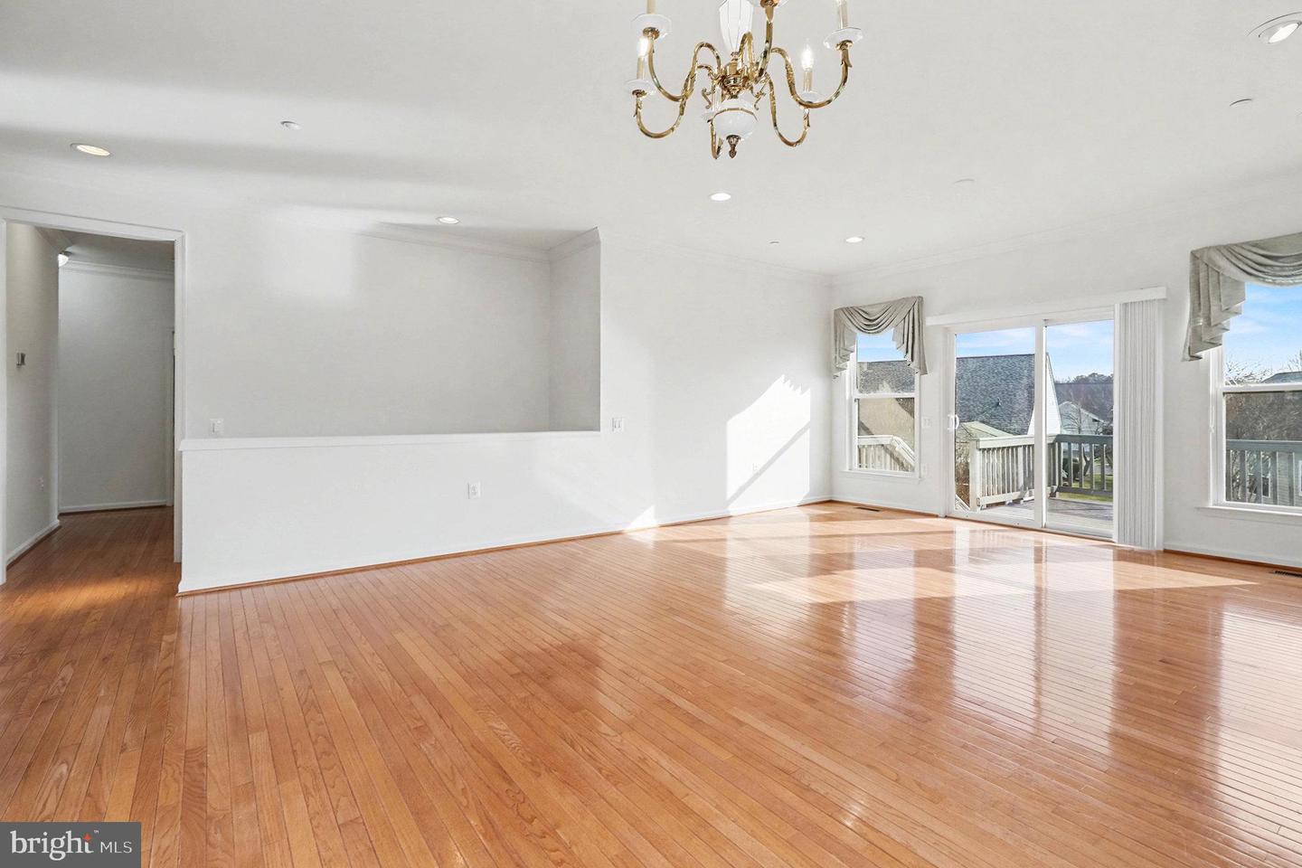 11 CARSON DR, FREDERICKSBURG, Virginia 22406, 3 Bedrooms Bedrooms, 13 Rooms Rooms,3 BathroomsBathrooms,Residential,For sale,11 CARSON DR,VAST2045138 MLS # VAST2045138