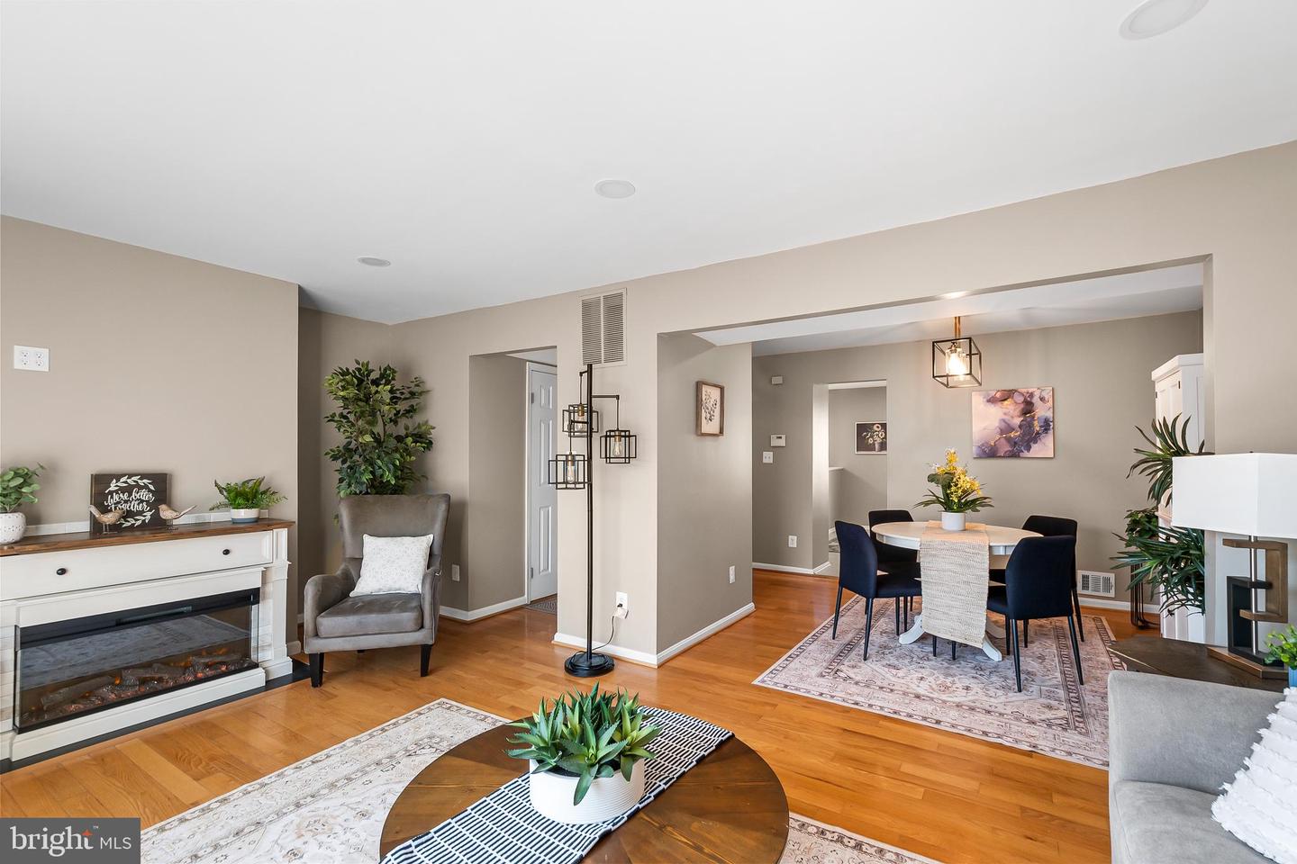 5213 CANNES CT, ALEXANDRIA, Virginia 22315, 4 Bedrooms Bedrooms, 4 Rooms Rooms,3 BathroomsBathrooms,Residential,For sale,5213 CANNES CT,VAFX2285146 MLS # VAFX2285146