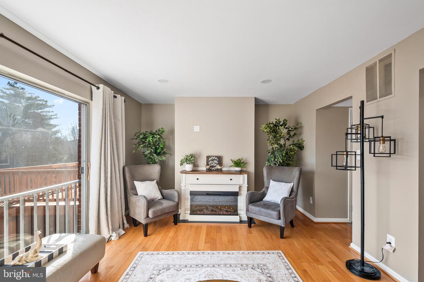 5213 CANNES CT, ALEXANDRIA, Virginia 22315, 4 Bedrooms Bedrooms, 4 Rooms Rooms,3 BathroomsBathrooms,Residential,For sale,5213 CANNES CT,VAFX2285146 MLS # VAFX2285146