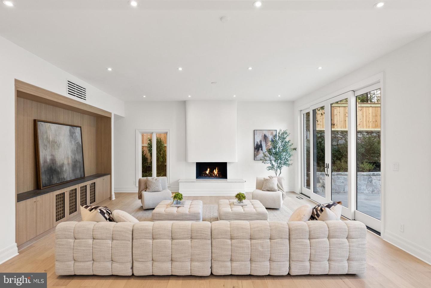 4433 CATHEDRAL AVE NW, WASHINGTON, District Of Columbia 20016, 7 Bedrooms Bedrooms, ,6 BathroomsBathrooms,Residential,For sale,4433 CATHEDRAL AVE NW,DCDC2240746 MLS # DCDC2240746