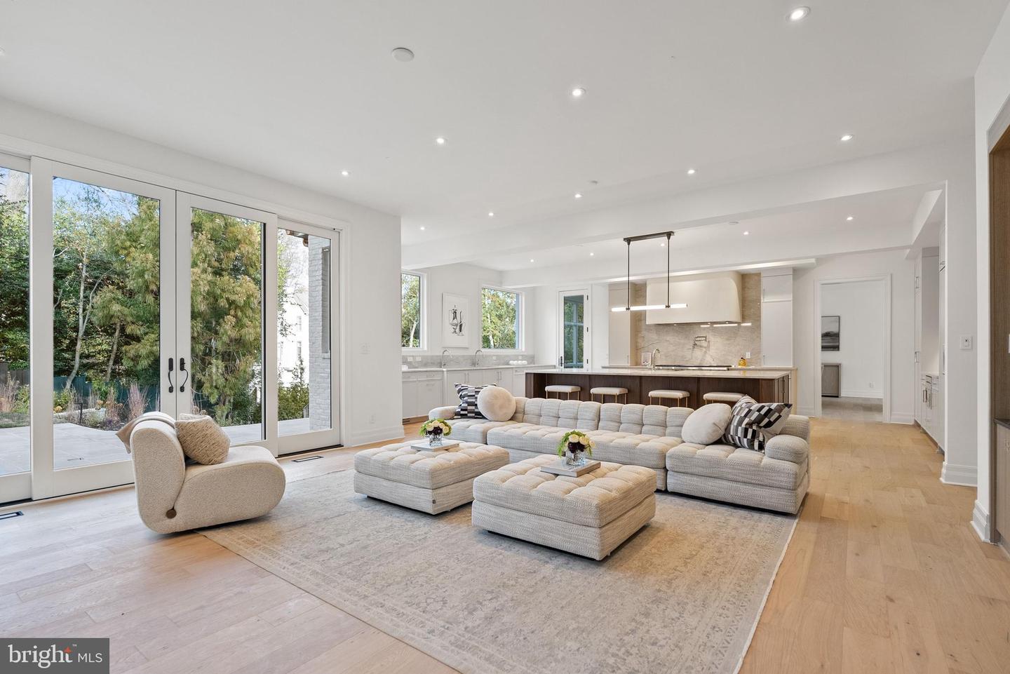 4433 CATHEDRAL AVE NW, WASHINGTON, District Of Columbia 20016, 7 Bedrooms Bedrooms, ,6 BathroomsBathrooms,Residential,For sale,4433 CATHEDRAL AVE NW,DCDC2240746 MLS # DCDC2240746