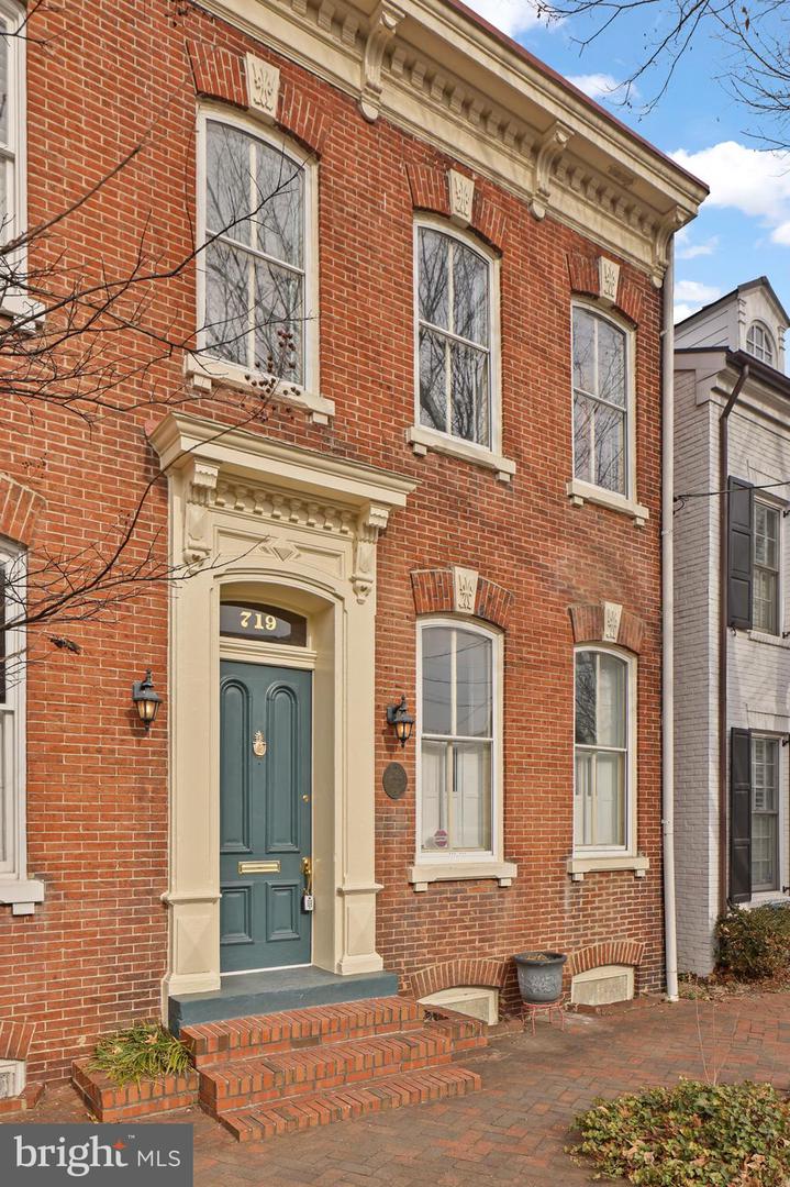 719 GIBBON ST, ALEXANDRIA, Virginia 22314, 3 Bedrooms Bedrooms, ,3 BathroomsBathrooms,Residential,For sale,719 GIBBON ST,VAAX2053026 MLS # VAAX2053026