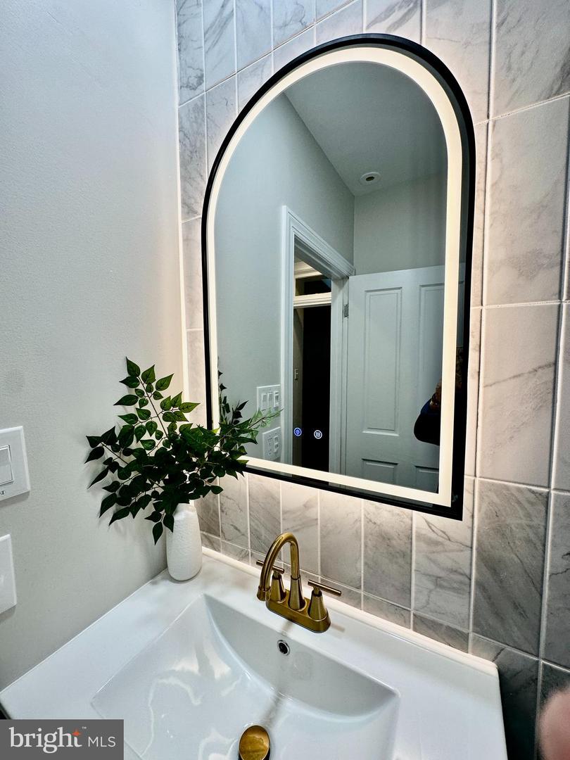 719 GIBBON ST, ALEXANDRIA, Virginia 22314, 3 Bedrooms Bedrooms, ,3 BathroomsBathrooms,Residential,For sale,719 GIBBON ST,VAAX2053026 MLS # VAAX2053026