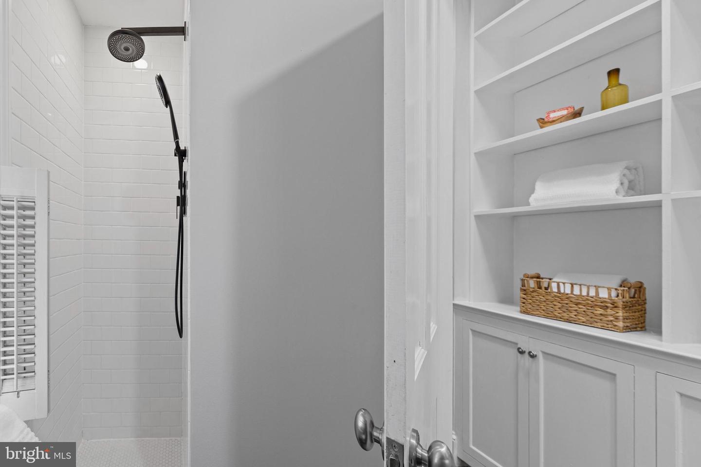 719 GIBBON ST, ALEXANDRIA, Virginia 22314, 3 Bedrooms Bedrooms, ,3 BathroomsBathrooms,Residential,For sale,719 GIBBON ST,VAAX2053026 MLS # VAAX2053026