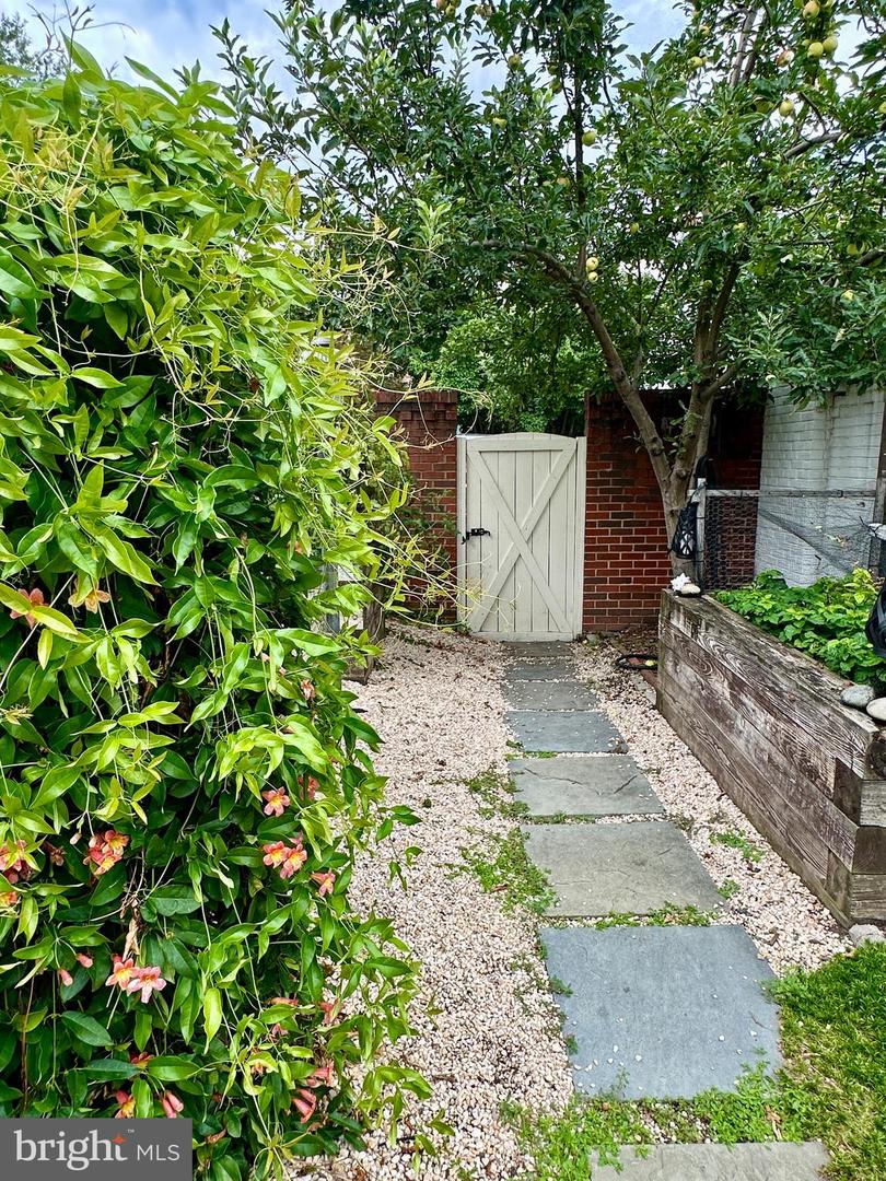 719 GIBBON ST, ALEXANDRIA, Virginia 22314, 3 Bedrooms Bedrooms, ,3 BathroomsBathrooms,Residential,For sale,719 GIBBON ST,VAAX2053026 MLS # VAAX2053026