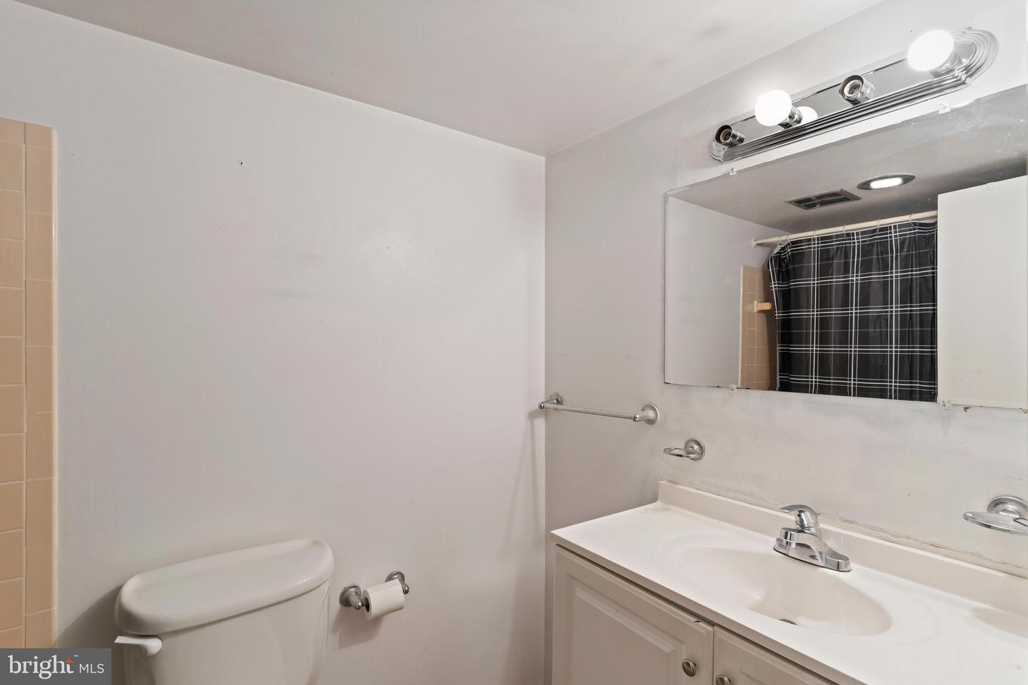 3362 WOODBURN RD #13, ANNANDALE, Virginia 22003, 3 Bedrooms Bedrooms, ,2 BathroomsBathrooms,Residential,For sale,3362 WOODBURN RD #13,VAFX2285204 MLS # VAFX2285204