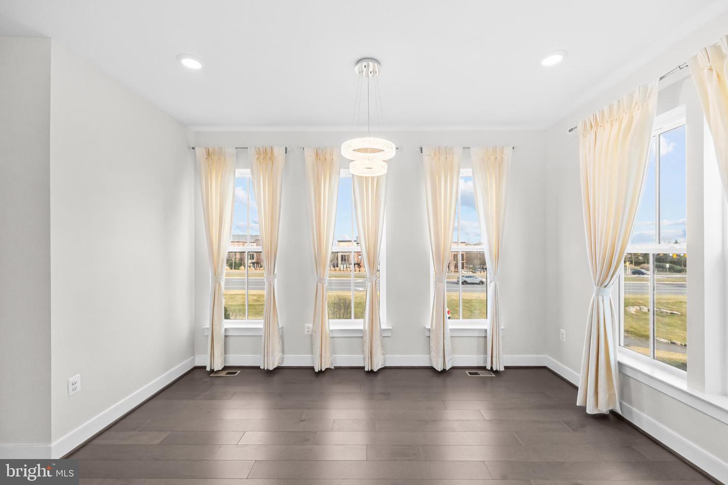 23158 HORSESHOE TRAIL SQUARE, ASHBURN, Virginia 20148, 5 Bedrooms Bedrooms, ,4 BathroomsBathrooms,Residential,For sale,23158 HORSESHOE TRAIL SQUARE,VALO2113754 MLS # VALO2113754