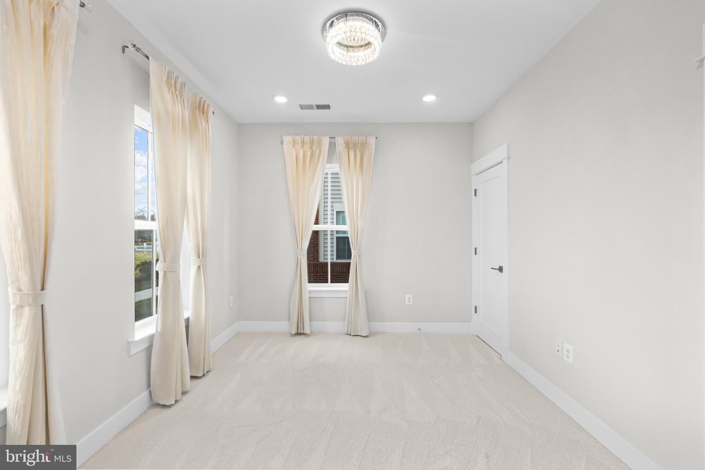 23158 HORSESHOE TRAIL SQUARE, ASHBURN, Virginia 20148, 5 Bedrooms Bedrooms, ,4 BathroomsBathrooms,Residential,For sale,23158 HORSESHOE TRAIL SQUARE,VALO2113754 MLS # VALO2113754