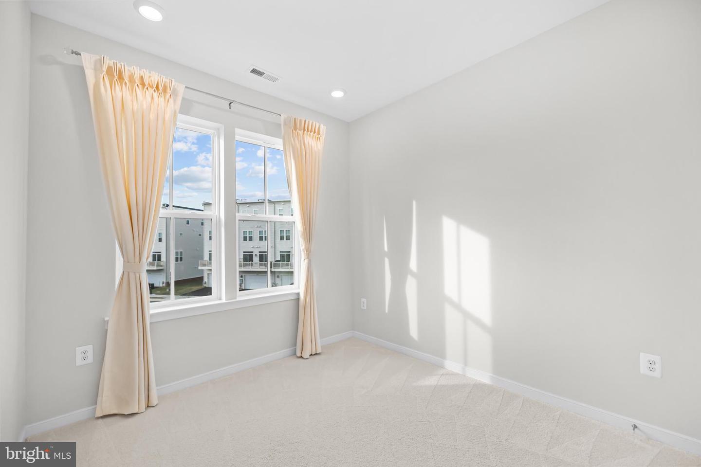 23158 HORSESHOE TRAIL SQUARE, ASHBURN, Virginia 20148, 5 Bedrooms Bedrooms, ,4 BathroomsBathrooms,Residential,For sale,23158 HORSESHOE TRAIL SQUARE,VALO2113754 MLS # VALO2113754