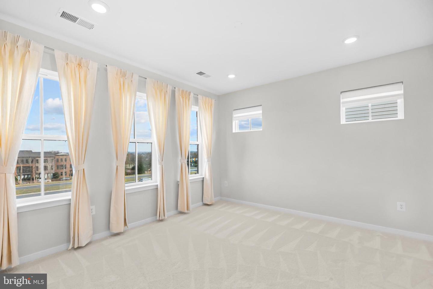 23158 HORSESHOE TRAIL SQUARE, ASHBURN, Virginia 20148, 5 Bedrooms Bedrooms, ,4 BathroomsBathrooms,Residential,For sale,23158 HORSESHOE TRAIL SQUARE,VALO2113754 MLS # VALO2113754