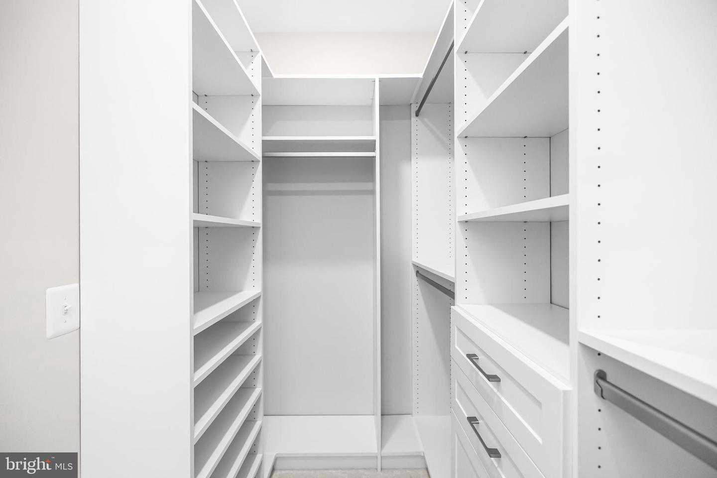 23158 HORSESHOE TRAIL SQUARE, ASHBURN, Virginia 20148, 5 Bedrooms Bedrooms, ,4 BathroomsBathrooms,Residential,For sale,23158 HORSESHOE TRAIL SQUARE,VALO2113754 MLS # VALO2113754