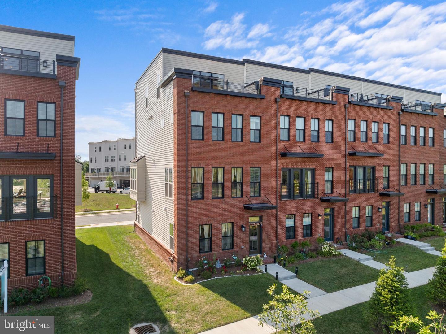 23158 HORSESHOE TRAIL SQUARE, ASHBURN, Virginia 20148, 5 Bedrooms Bedrooms, ,4 BathroomsBathrooms,Residential,For sale,23158 HORSESHOE TRAIL SQUARE,VALO2113754 MLS # VALO2113754