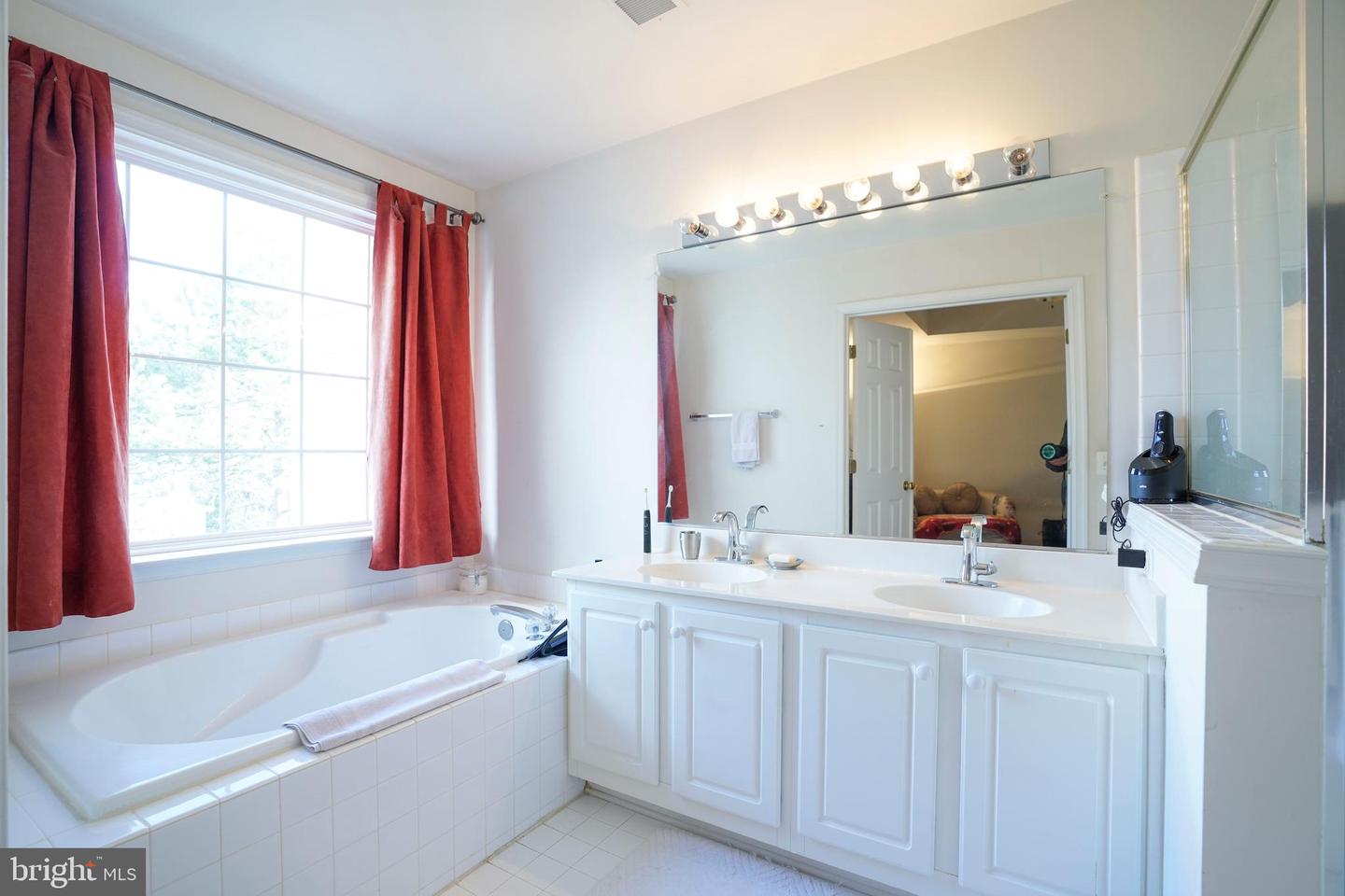 13932 GOTHIC DR, CENTREVILLE, Virginia 20121, 3 Bedrooms Bedrooms, ,3 BathroomsBathrooms,Residential,For sale,13932 GOTHIC DR,VAFX2285240 MLS # VAFX2285240