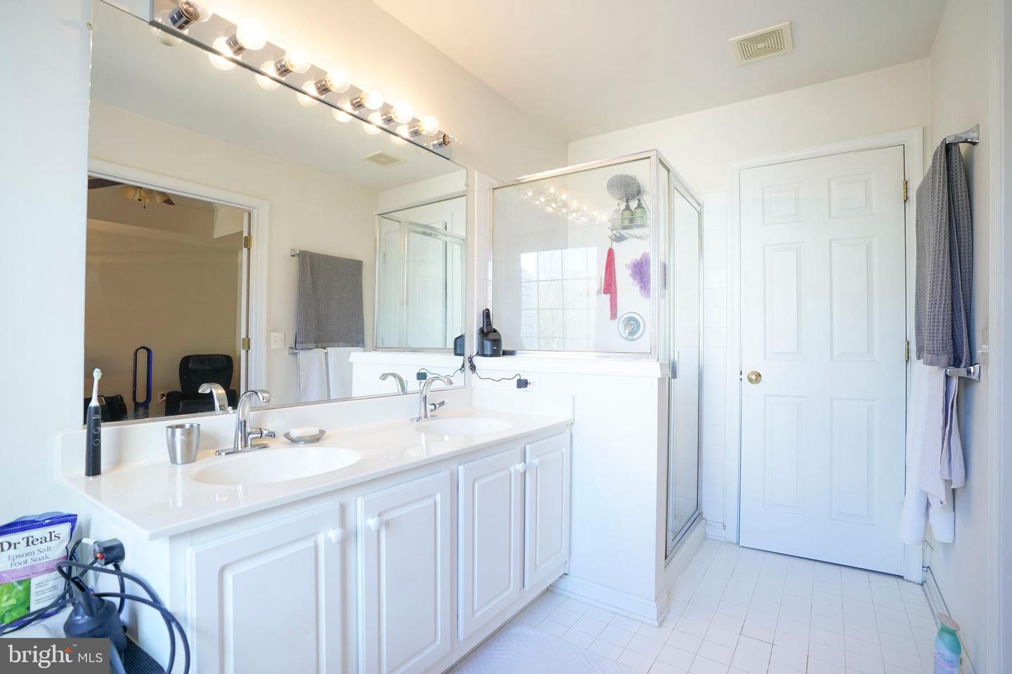 13932 GOTHIC DR, CENTREVILLE, Virginia 20121, 3 Bedrooms Bedrooms, ,3 BathroomsBathrooms,Residential,For sale,13932 GOTHIC DR,VAFX2285240 MLS # VAFX2285240