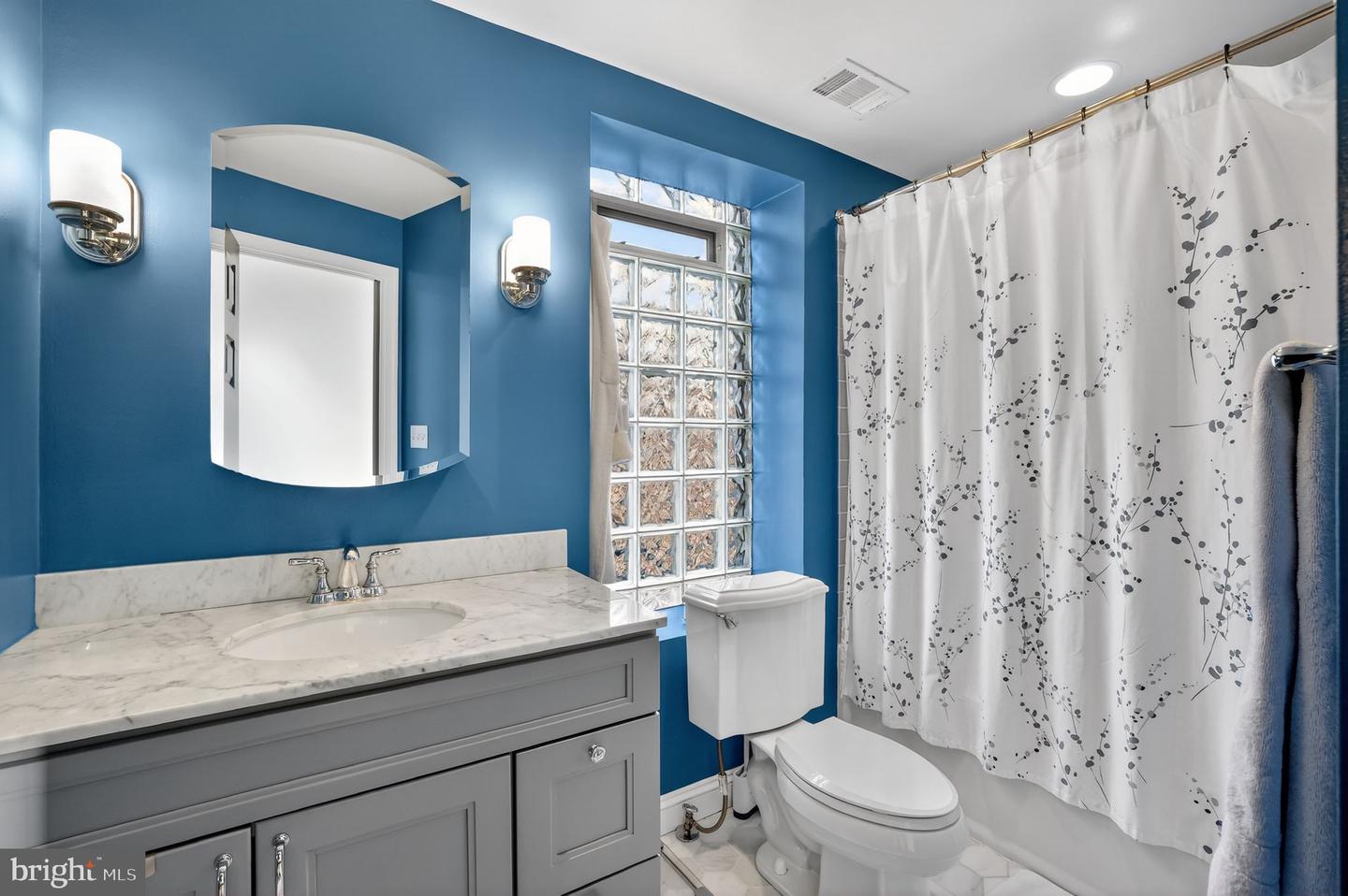 150 RHODE ISLAND AVE NW #303, WASHINGTON, District Of Columbia 20001, 2 Bedrooms Bedrooms, ,2 BathroomsBathrooms,Residential,For sale,150 RHODE ISLAND AVE NW #303,DCDC2240974 MLS # DCDC2240974