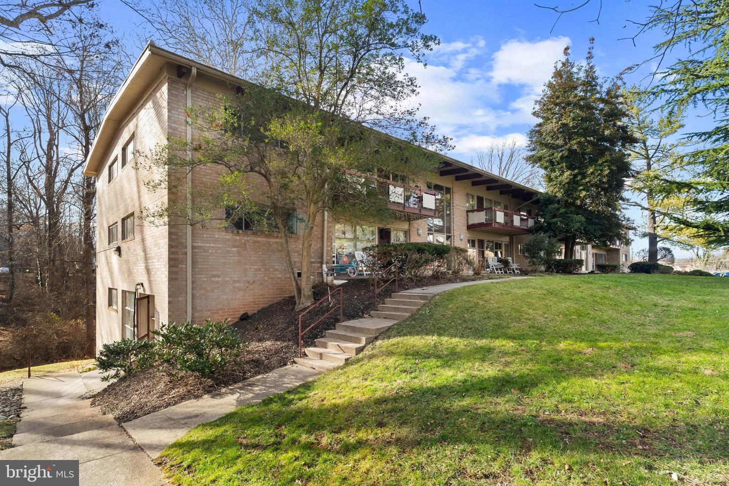 4221 AMERICANA DR #203, ANNANDALE, Virginia 22003, 2 Bedrooms Bedrooms, ,1 BathroomBathrooms,Residential,For sale,4221 AMERICANA DR #203,VAFX2285354 MLS # VAFX2285354 4221 AMERICANA DR #203, ANNANDALE, Virginia 22003, 2 Bedrooms Bedrooms, ,1 BathroomBathrooms,Residential,For sale,4221 AMERICANA DR #203,VAFX2285354 MLS # VAFX2285354