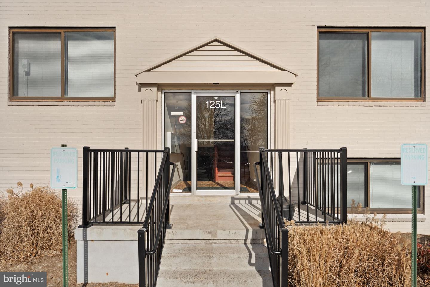 125-L CLUBHOUSE DR SW #L-9, LEESBURG, Virginia 20175, 2 Bedrooms Bedrooms, ,1 BathroomBathrooms,Residential,For sale,125-L CLUBHOUSE DR SW #L-9,VALO2113820 MLS # VALO2113820