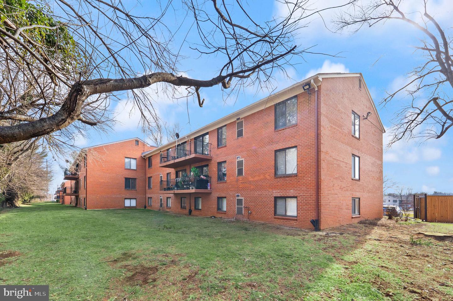 125-L CLUBHOUSE DR SW #L-9, LEESBURG, Virginia 20175, 2 Bedrooms Bedrooms, ,1 BathroomBathrooms,Residential,For sale,125-L CLUBHOUSE DR SW #L-9,VALO2113820 MLS # VALO2113820