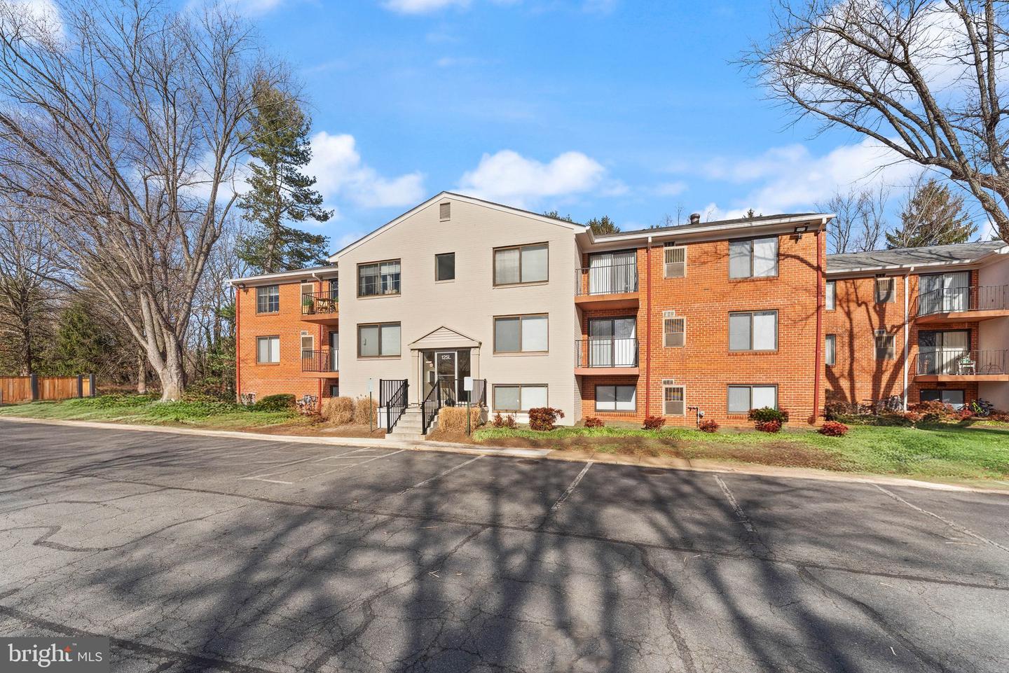 125-L CLUBHOUSE DR SW #L-9, LEESBURG, Virginia 20175, 2 Bedrooms Bedrooms, ,1 BathroomBathrooms,Residential,For sale,125-L CLUBHOUSE DR SW #L-9,VALO2113820 MLS # VALO2113820