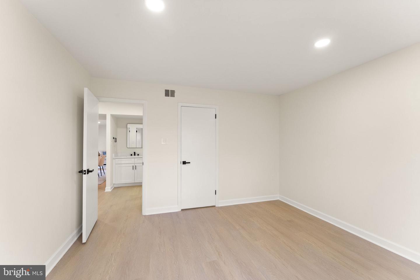 125-L CLUBHOUSE DR SW #L-9, LEESBURG, Virginia 20175, 2 Bedrooms Bedrooms, ,1 BathroomBathrooms,Residential,For sale,125-L CLUBHOUSE DR SW #L-9,VALO2113820 MLS # VALO2113820