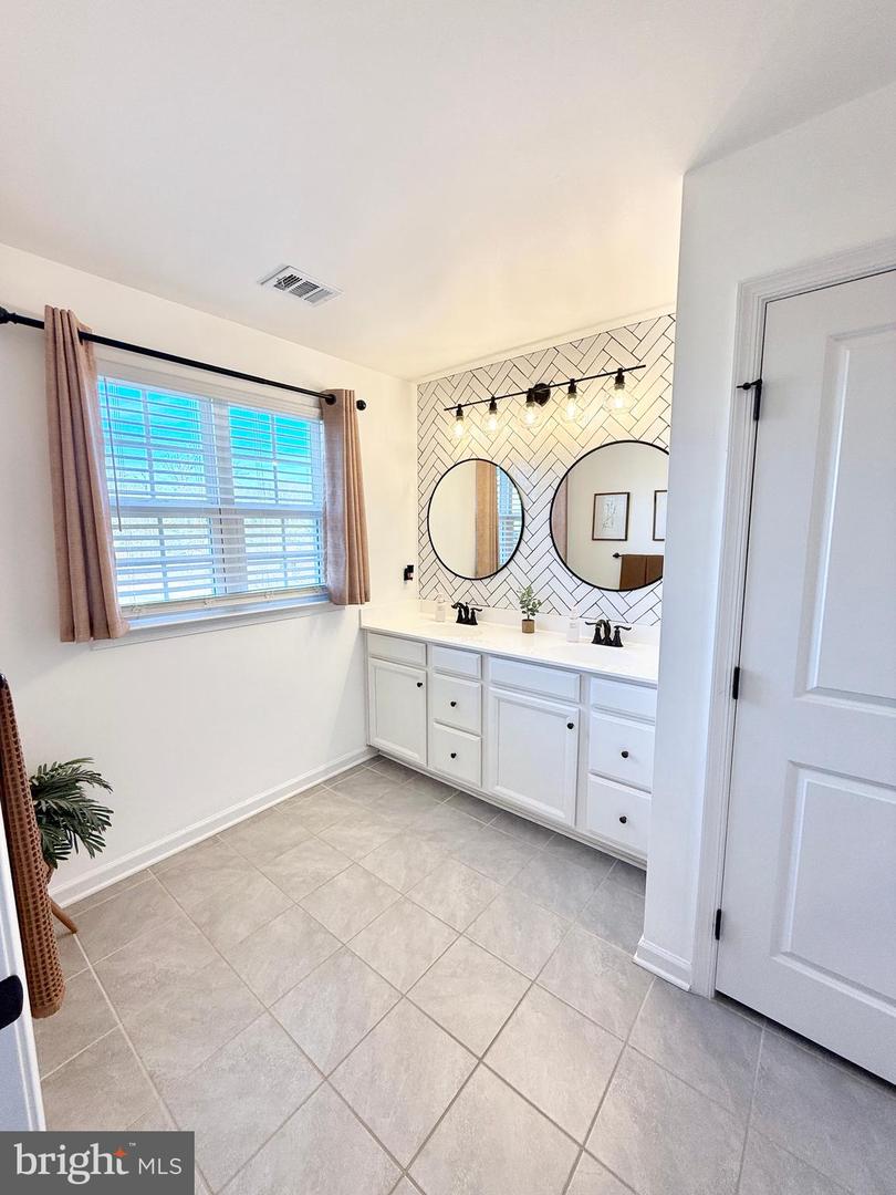 213 PRESTIGE WAY, STAFFORD, Virginia 22554, 5 Bedrooms Bedrooms, ,3 BathroomsBathrooms,Residential,For sale,213 PRESTIGE WAY,VAST2045214 MLS # VAST2045214