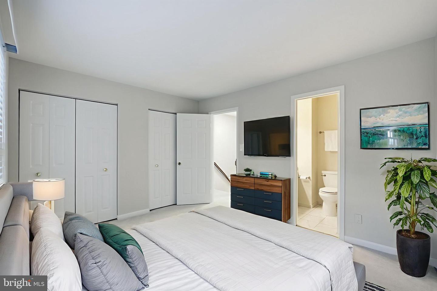 6156 GLEN EAGLES CT #28, FALLS CHURCH, Virginia 22044, 2 Bedrooms Bedrooms, ,2 BathroomsBathrooms,Residential,For sale,6156 GLEN EAGLES CT #28,VAFX2285496 MLS # VAFX2285496