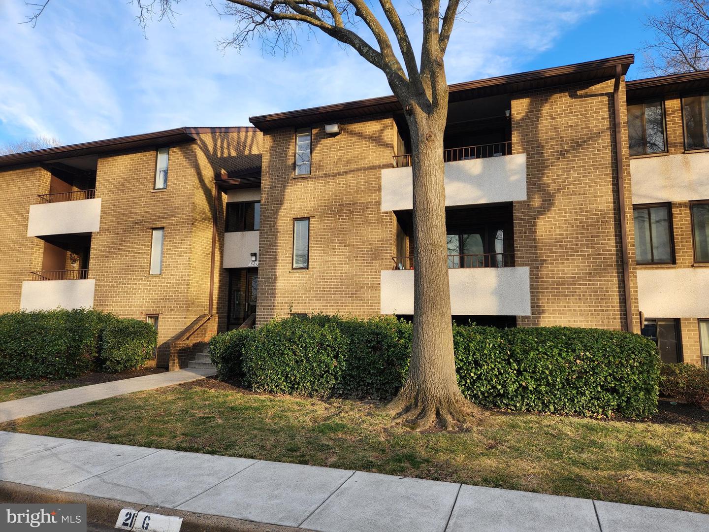 521 FLORIDA AVE #102, HERNDON, Virginia 20170, 2 Bedrooms Bedrooms, ,2 BathroomsBathrooms,Residential,For sale,521 FLORIDA AVE #102,VAFX2285502 MLS # VAFX2285502