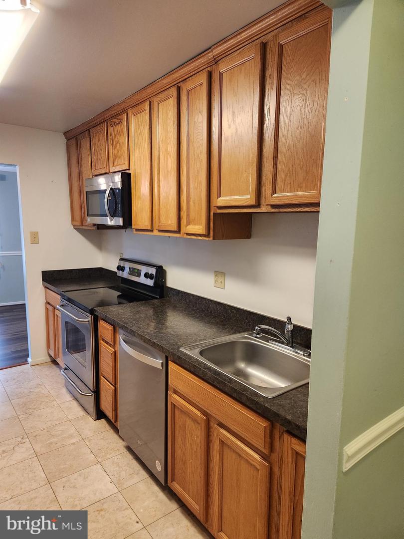 521 FLORIDA AVE #102, HERNDON, Virginia 20170, 2 Bedrooms Bedrooms, ,2 BathroomsBathrooms,Residential,For sale,521 FLORIDA AVE #102,VAFX2285502 MLS # VAFX2285502