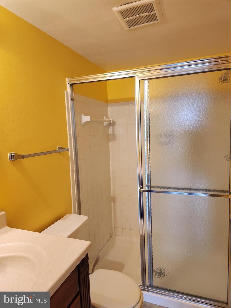 521 FLORIDA AVE #102, HERNDON, Virginia 20170, 2 Bedrooms Bedrooms, ,2 BathroomsBathrooms,Residential,For sale,521 FLORIDA AVE #102,VAFX2285502 MLS # VAFX2285502